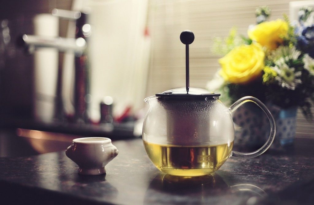 Step by step guide to use green tea on your skin and hair