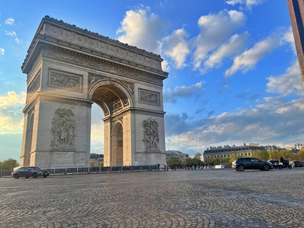 Arc de triomphe- traveling to paris