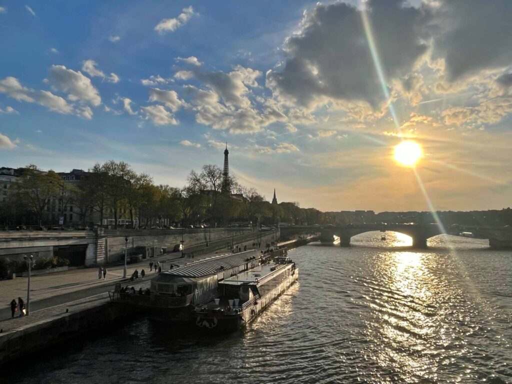 Paris Traveling Guide- Explore Paris In 4 Days